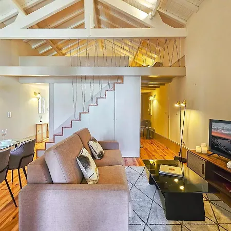 Wood Haven Luxury Duplex Downtown With Ac Apartment