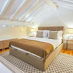 Wood Haven Luxury Duplex Downtown With Ac Lägenhet