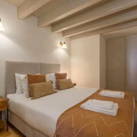 Apartment Wood Haven Luxury Duplex Downtown With Ac