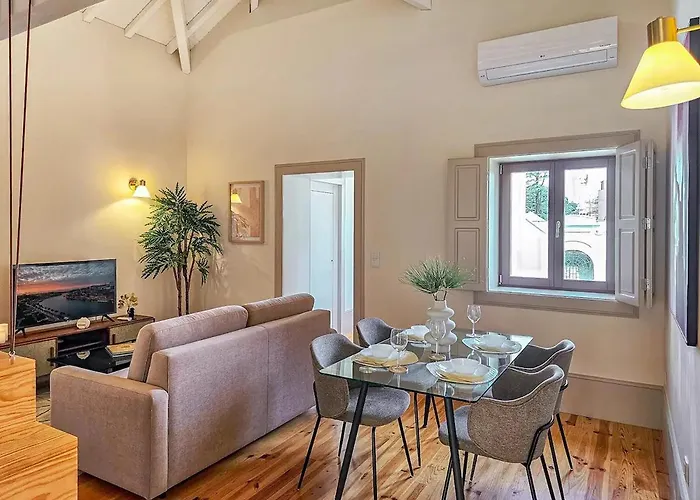 Wood Haven Luxury Duplex Downtown With Ac Apartment