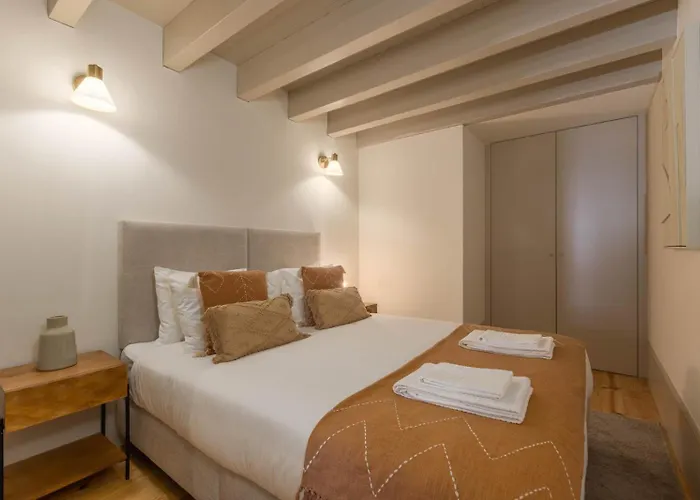 Apartment Wood Haven Luxury Duplex Downtown With Ac